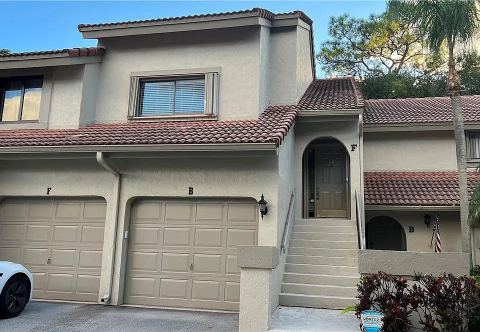 5580 Coach House Cir #F