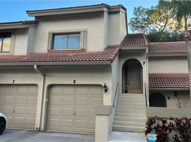 5580 Coach House Cir