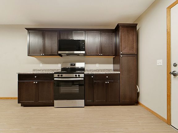 5th image of 451 N 10th St