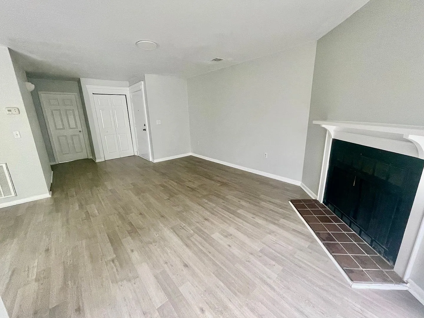 Top-floor 2-bedroom, 2-bath residence in Charlotte — Photo 3
