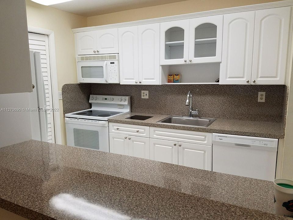 1st image of 140 Lakeview Dr APT 310