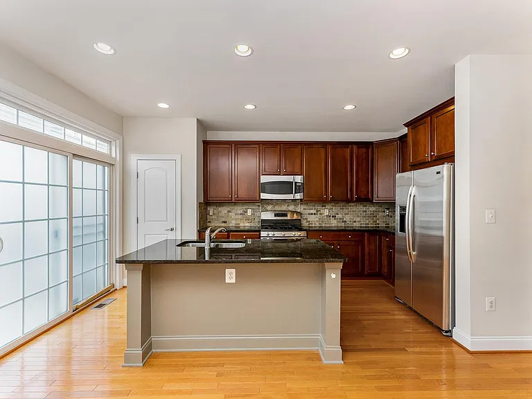 8032 Reserve Way — Photo 6