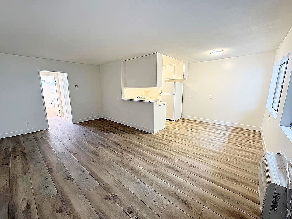 1st image of 1301 N Mansfield Ave APT 206