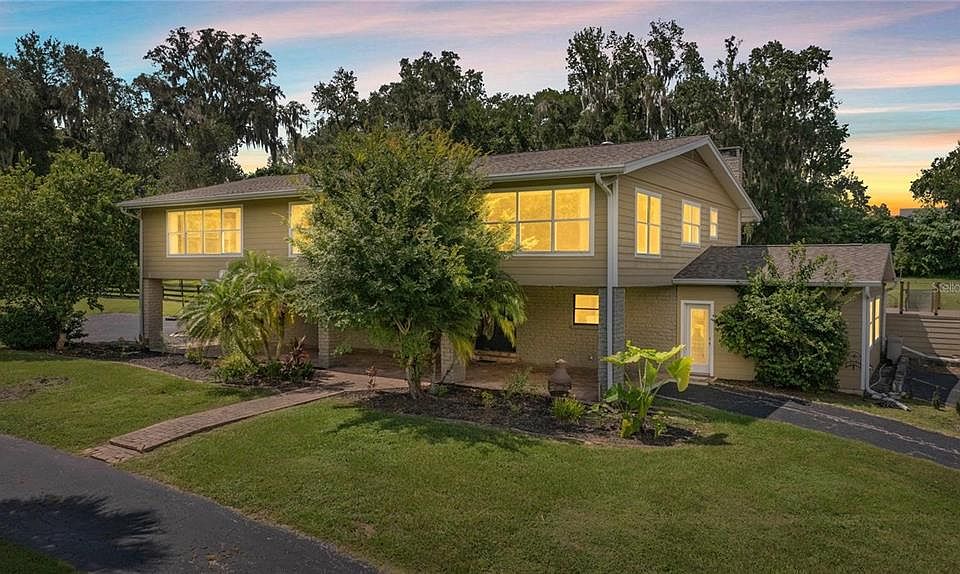 1st image of 2401 SE 26th St