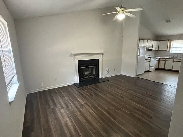 2 bed, 2.0 bath, 978 sqft, $1,065 — Photo 2
