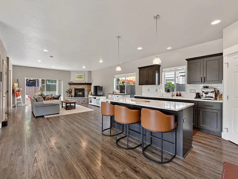 62879 NE Nolan St — Photo 3
