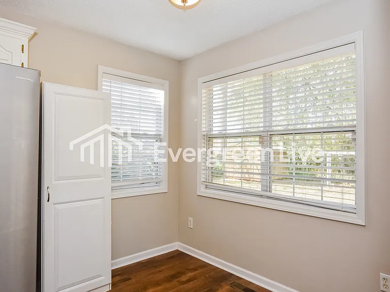 121 Lamirda Ct NW — Photo 9