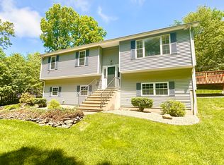 27 Fieldstone Ter, Naugatuck, CT 06770