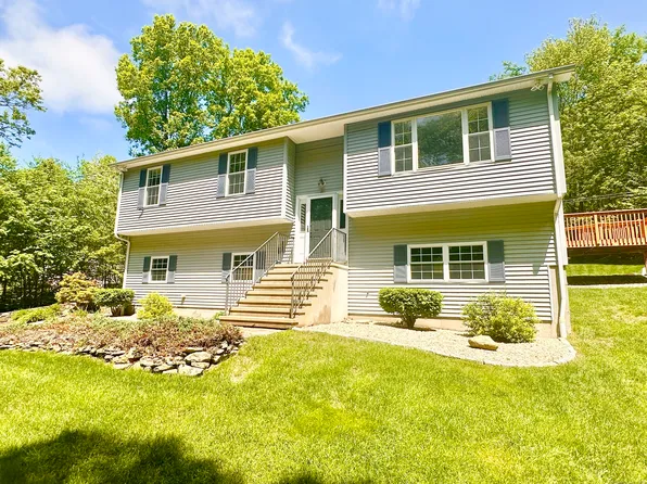 27 Fieldstone Terrace, Naugatuck, CT 06770