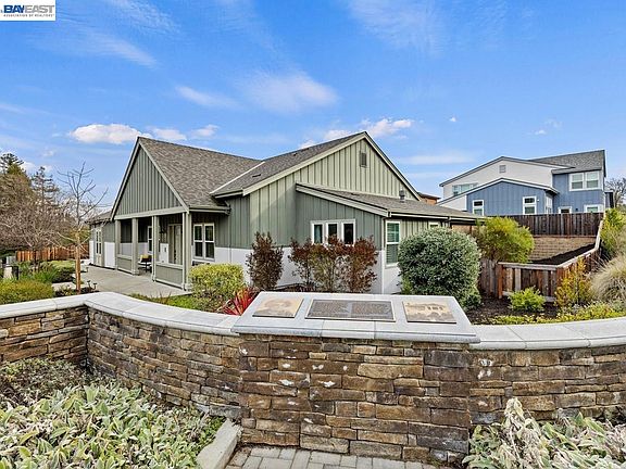 3rd image of 580 Boyd Rd