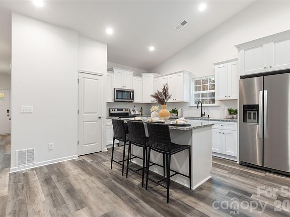 3rd image of 5303 Grand Canyon Rd NW