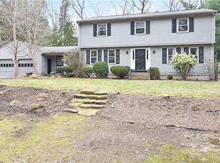 10 Cardinal Ln, East Greenwich, RI 02818