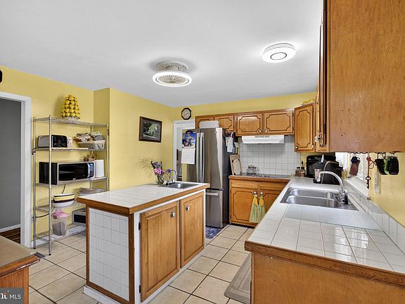4th image of 310 Dogtown Rd