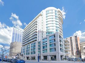 8 Scollard St