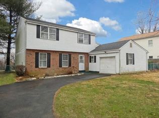6411 Neshaminy Valley Dr, Bensalem, PA 19020