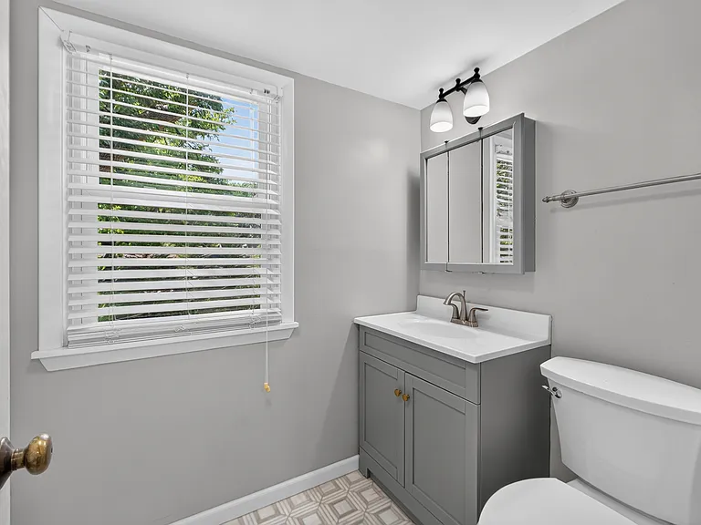 7318 Rosewood St — Photo 33