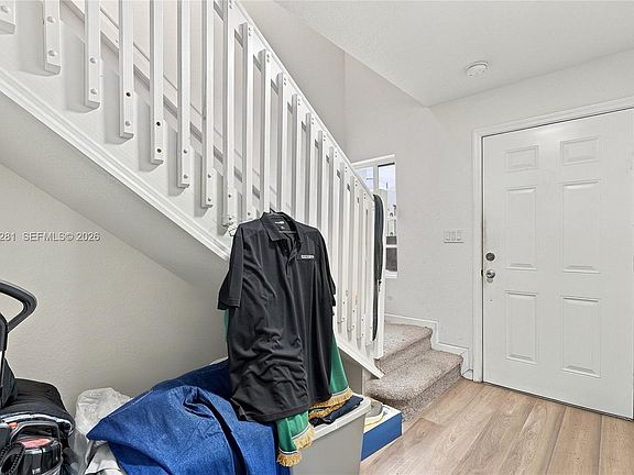 4th image of 211 SW 6th Ln