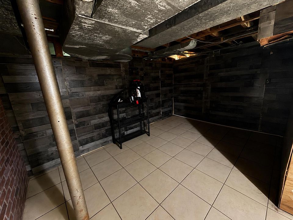2nd image of 1033 E 45th Ave