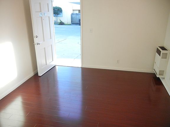 3rd image of 2569 S Sepulveda Blvd