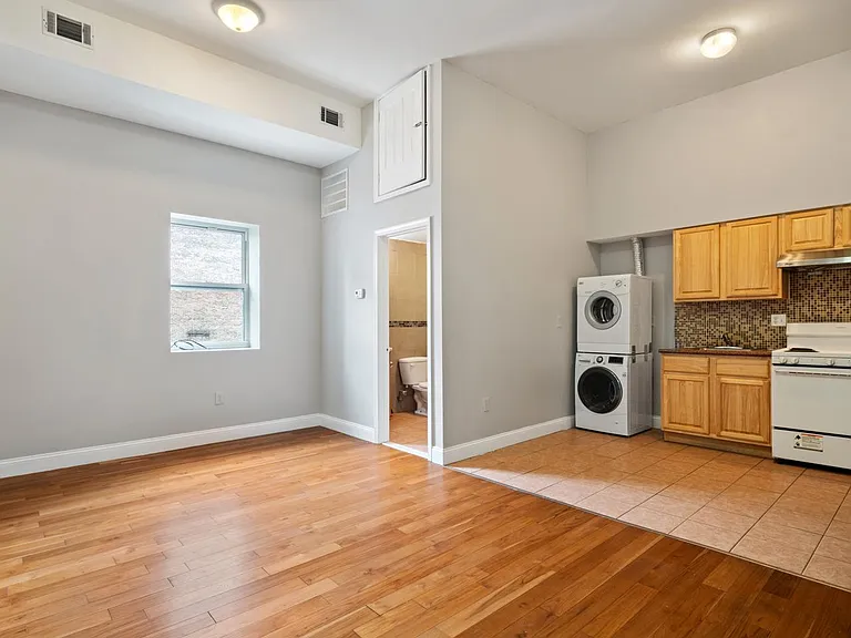 1017 Arch St #4A — Photo 2