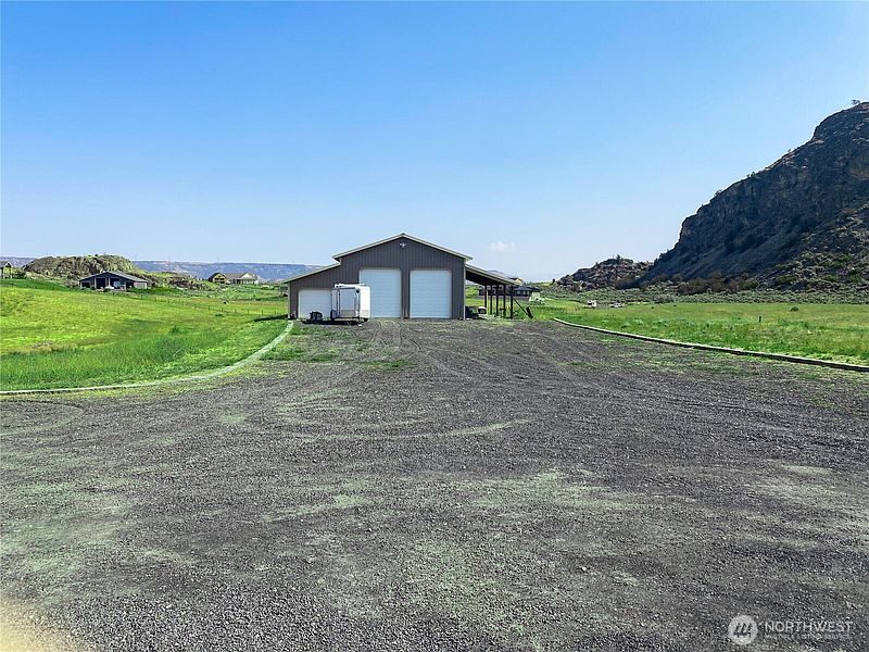 4th image of 55776 Bay Area Drive