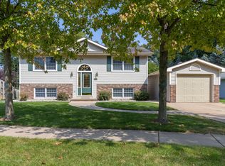 826 W Main St, Grand Ledge, MI 48837