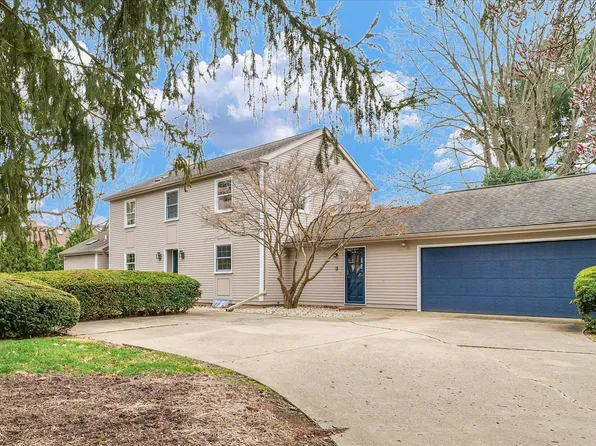 6 Litchfield Ln, Champaign, IL 61820