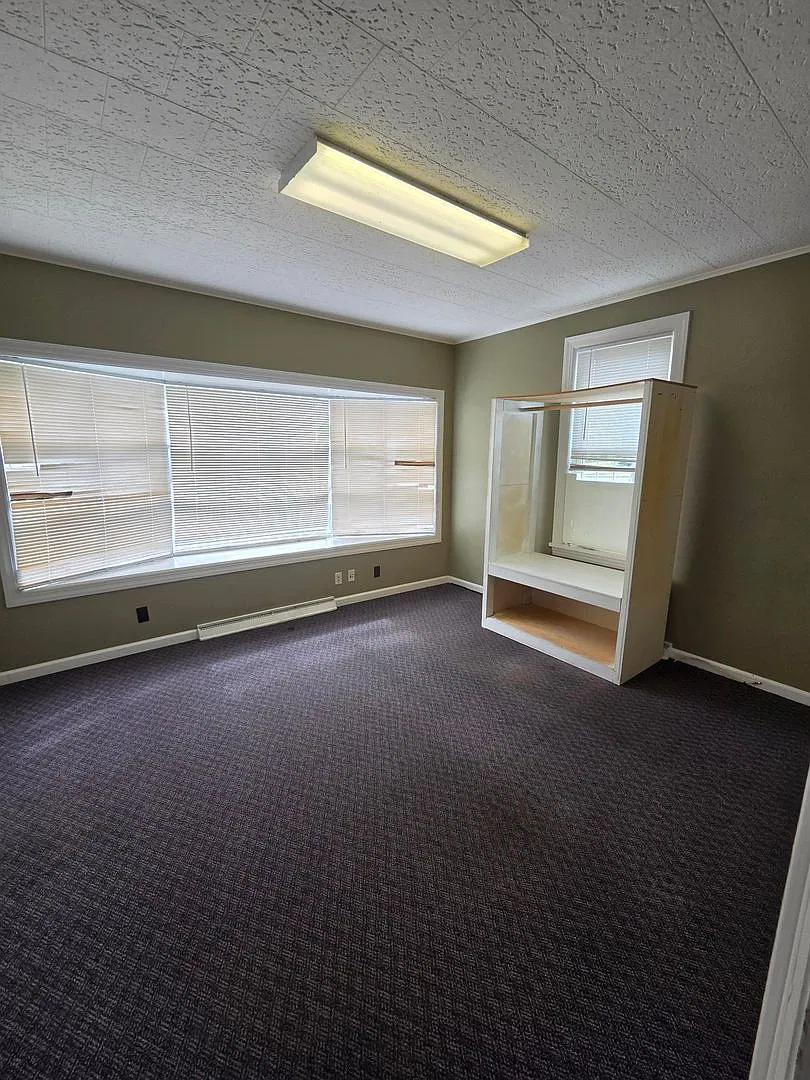 Spacious single family home in the heart of Danbury City Center — Photo 3