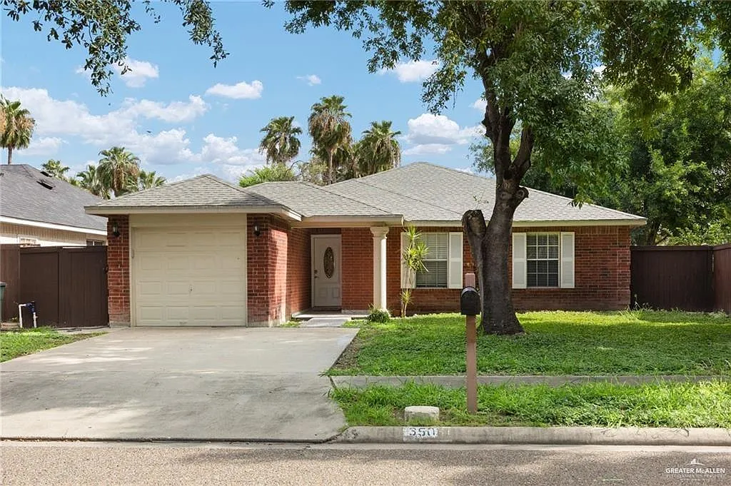 3 bed, 2.0 bath, 1239 sqft, $1,620 — Photo 1