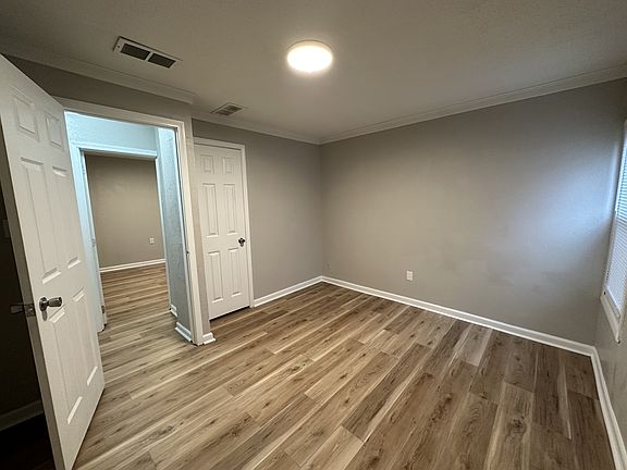 4th image of 948 Ramona Ter