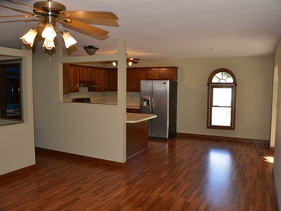 5th image of 53602 Hyde Park Dr