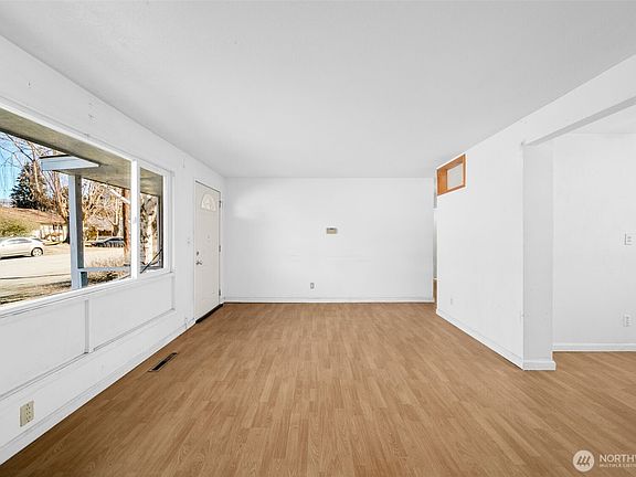4th image of 1570 Tedford Street SE