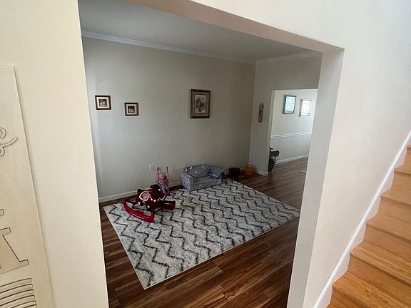 3rd image of 11 Orleans Dr