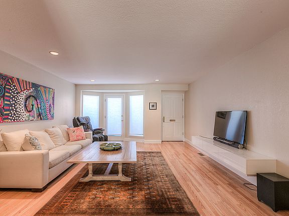 2nd image of 1101 W 47th St