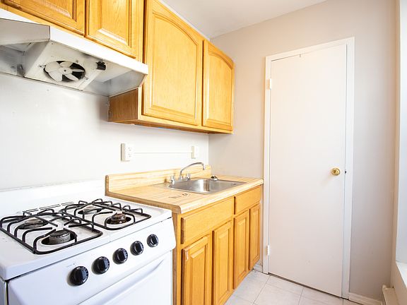 4th image of 1067 Lafayette Ave APT 4D