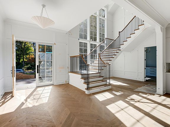 4th image of 3438 Leonard St