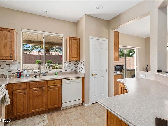 3rd image of 18528 N Summerbreeze Way
