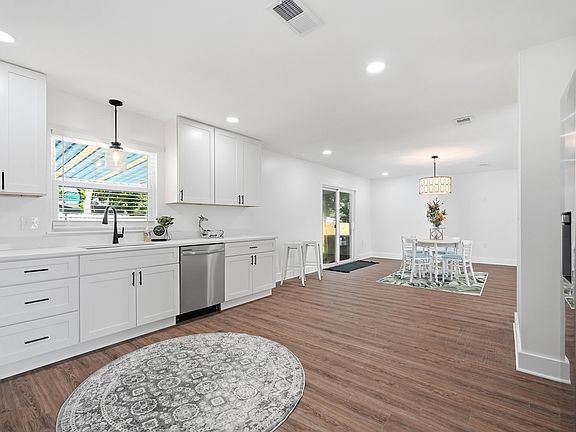 3rd image of 250 Briarwood Cir