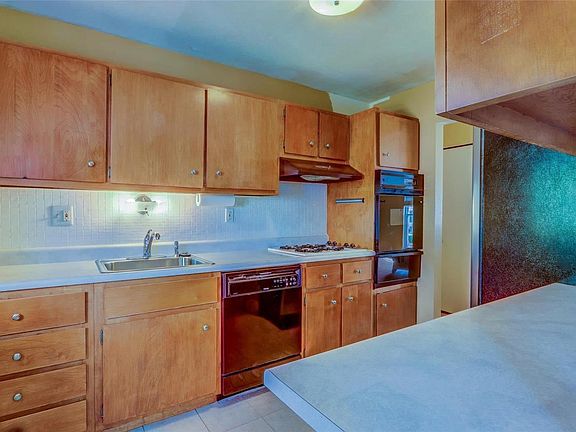 4th image of 11905 Flushing Dr
