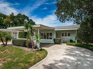 10499 Blossom Lake Dr, Seminole, FL 33772