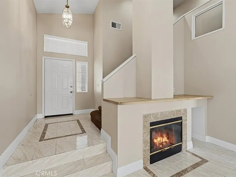 930 Primrose Ln — Photo 4