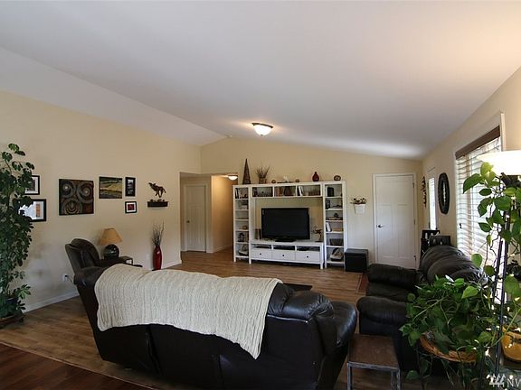 2nd image of 340 Hidden Highlands Dr