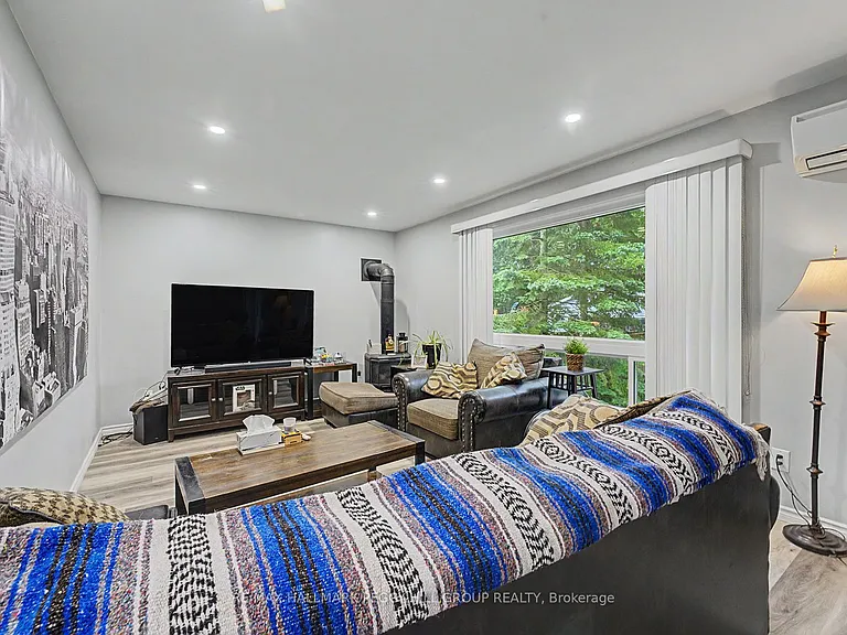 63 Gunn St #UPPER — Photo 2