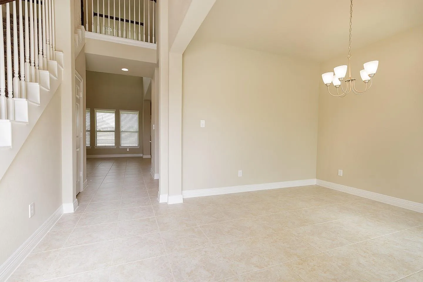 4 bed, 3.5 bath, 2459 sqft, $2,400 — Photo 2