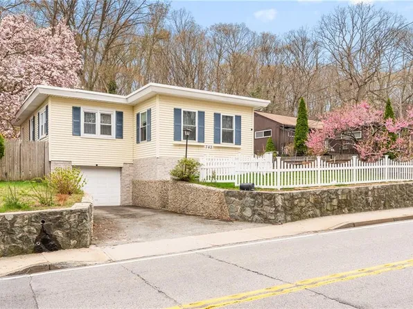 743 Wakefield St, West Warwick, RI 02893