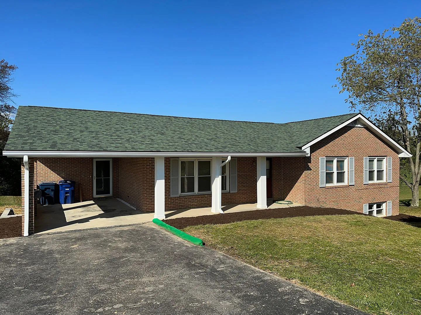 Large home in convent Blacksburg location — Photo 1