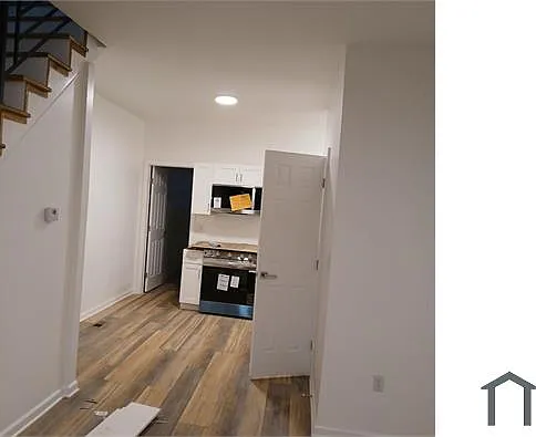 4854 Brown St — Photo 6