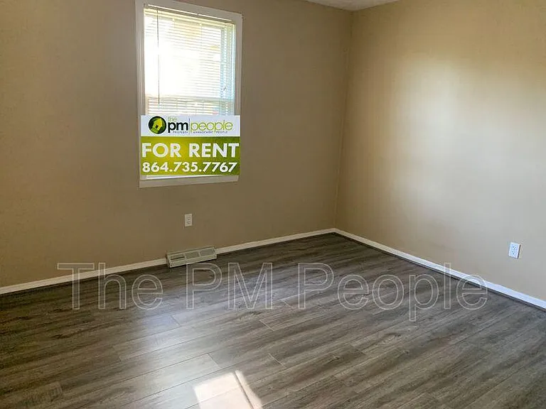 204 Pennwood Ln — Photo 9