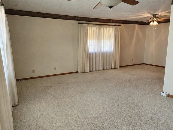 3rd image of 1524 N Kansas St
