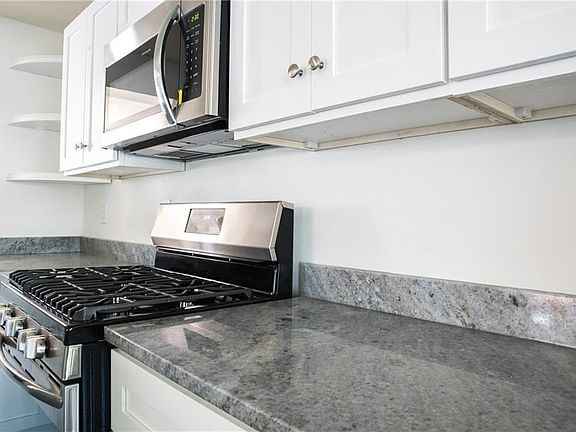 3rd image of 3585 Ladd Ave